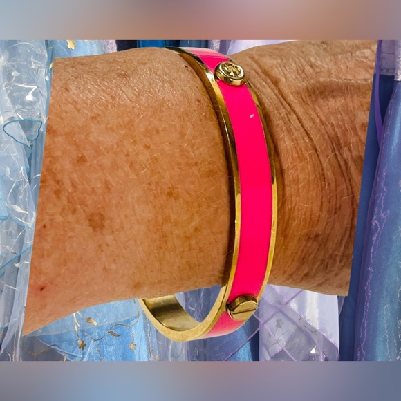 C. Wonder (Tory Burch) Signature Screw Stud Enamel Bangle in Hot Pink - Picture 5 of 6